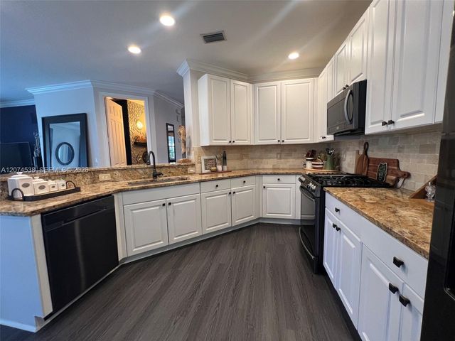 425 Pumpkin Drive, Palm Beach Gardens, FL 33410