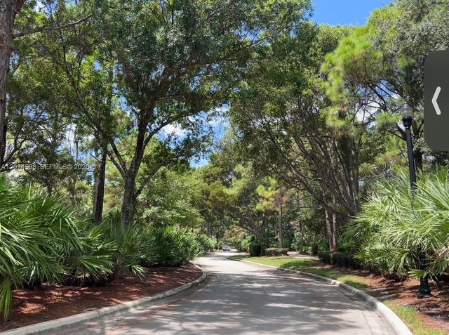 425 Pumpkin Drive, Palm Beach Gardens, FL 33410