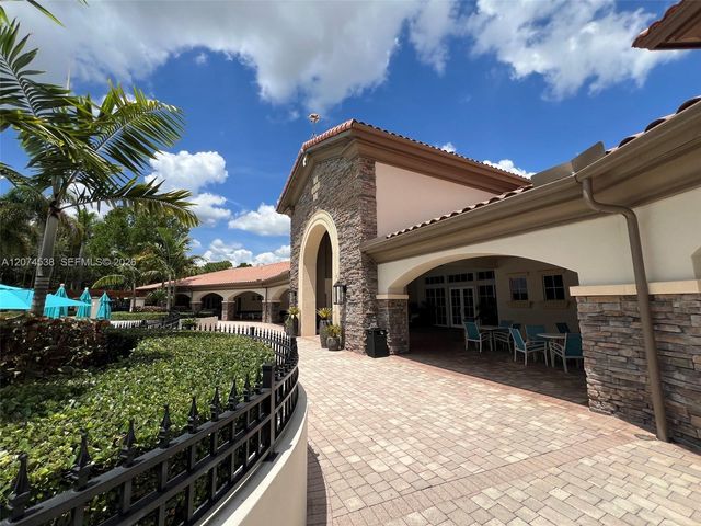 425 Pumpkin Drive, Palm Beach Gardens, FL 33410