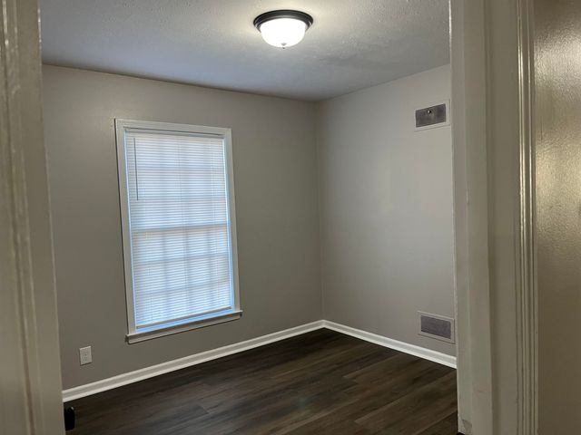 5025 LOCH LOMOND DR, Memphis, TN 38116