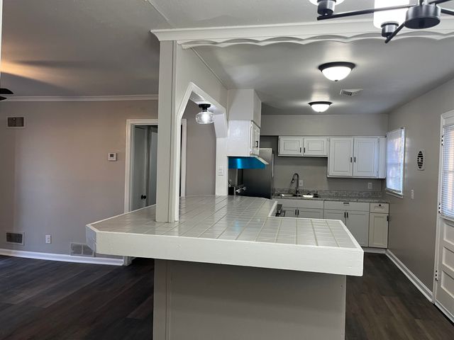 5025 LOCH LOMOND DR, Memphis, TN 38116