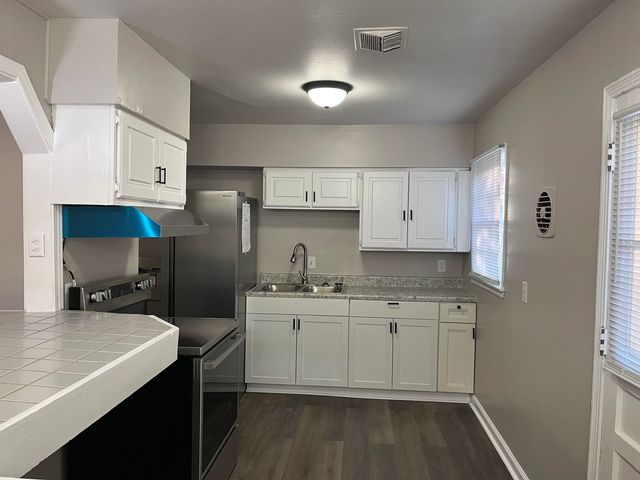 5025 LOCH LOMOND DR, Memphis, TN 38116