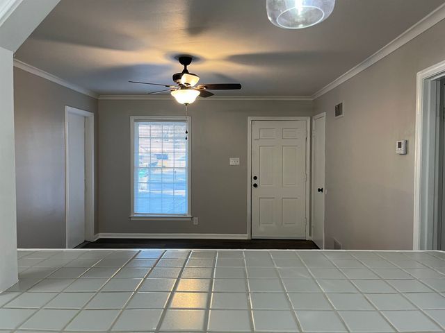 5025 LOCH LOMOND DR, Memphis, TN 38116