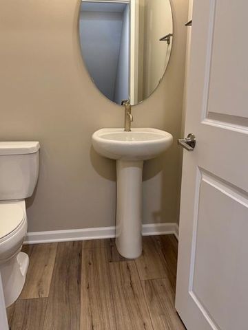 906 Woodlawn Avenue F, Saint Paul, MN 55116