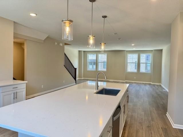 906 Woodlawn Avenue F, Saint Paul, MN 55116