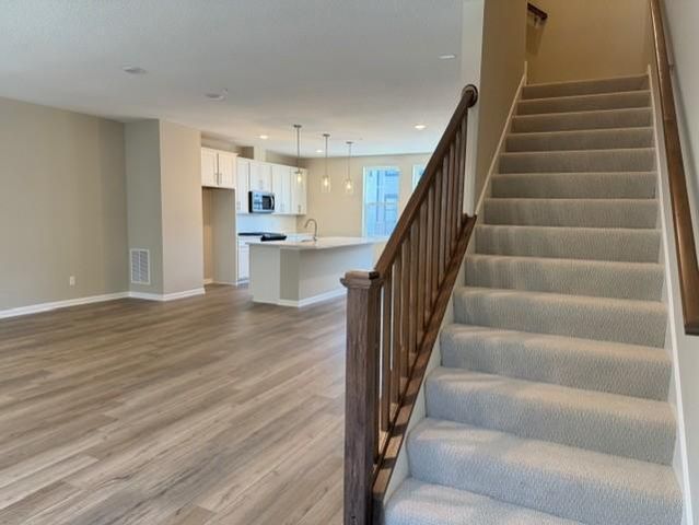 906 Woodlawn Avenue F, Saint Paul, MN 55116