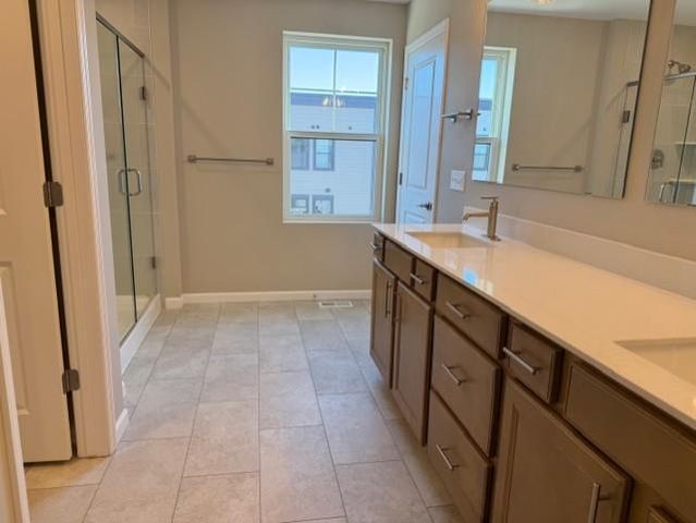 906 Woodlawn Avenue F, Saint Paul, MN 55116