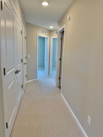 906 Woodlawn Avenue F, Saint Paul, MN 55116