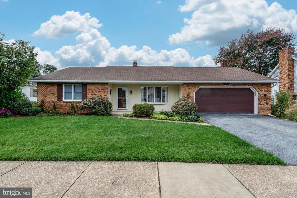 116 HUYARD AVE, New Holland, PA 17557
