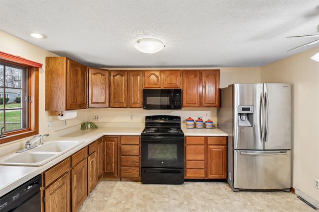 4038 52nd Street, Des Moines, IA 50310