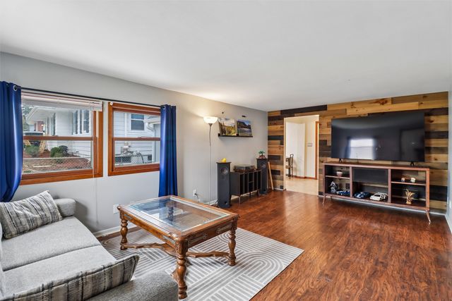 4038 52nd Street, Des Moines, IA 50310