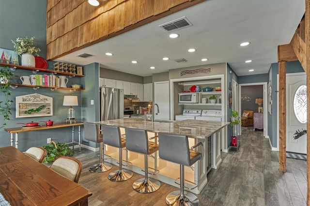 1 April Point Drive S, Montgomery, TX 77356