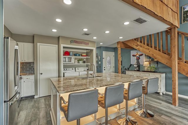 1 April Point Drive S, Montgomery, TX 77356