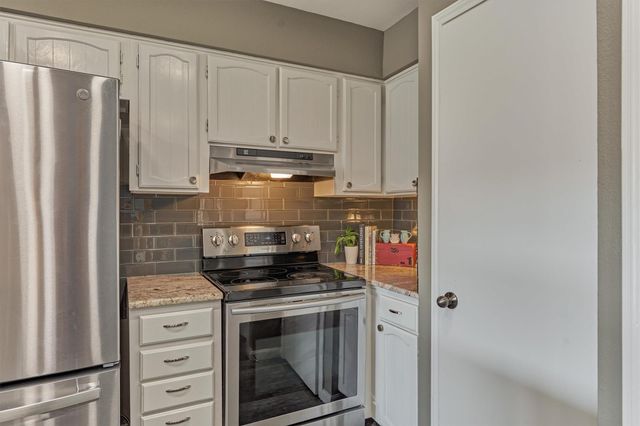 1 April Point Drive S, Montgomery, TX 77356