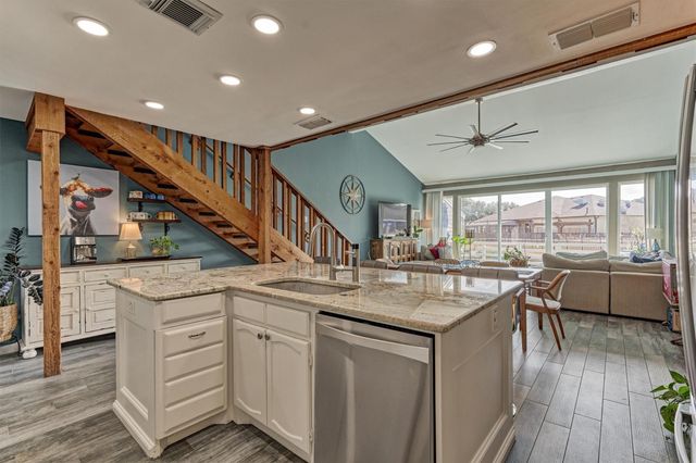 1 April Point Drive S, Montgomery, TX 77356