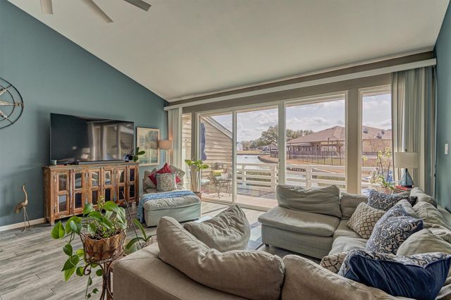 1 April Point Drive S, Montgomery, TX 77356