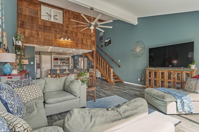 1 April Point Drive S, Montgomery, TX 77356