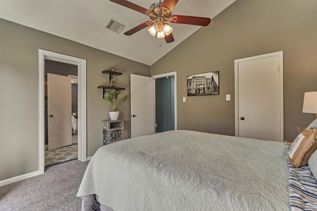 1 April Point Drive S, Montgomery, TX 77356