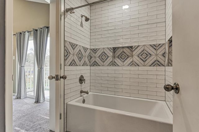 1 April Point Drive S, Montgomery, TX 77356