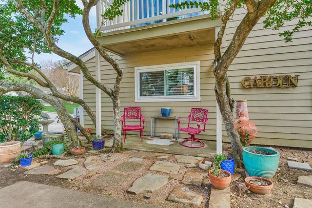 1 April Point Drive S, Montgomery, TX 77356