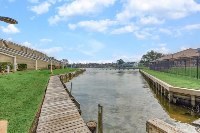 1 April Point Drive S, Montgomery, TX 77356