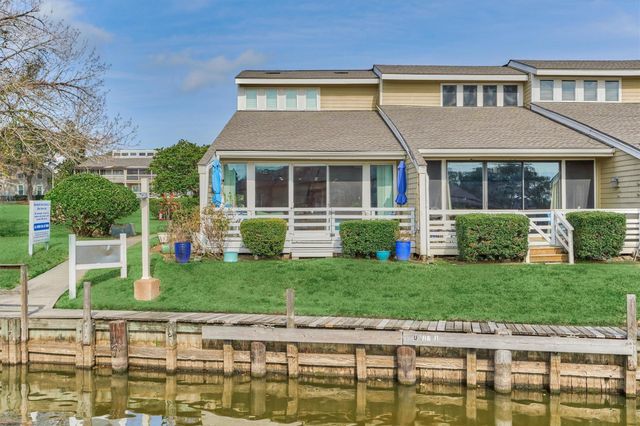 1 April Point Drive S, Montgomery, TX 77356