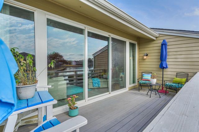 1 April Point Drive S, Montgomery, TX 77356