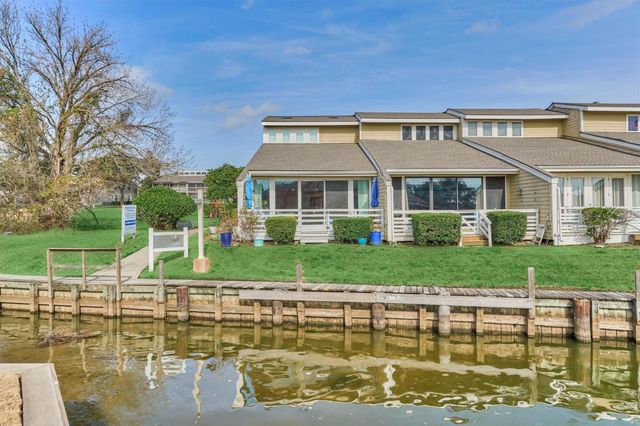 1 April Point Drive S, Montgomery, TX 77356