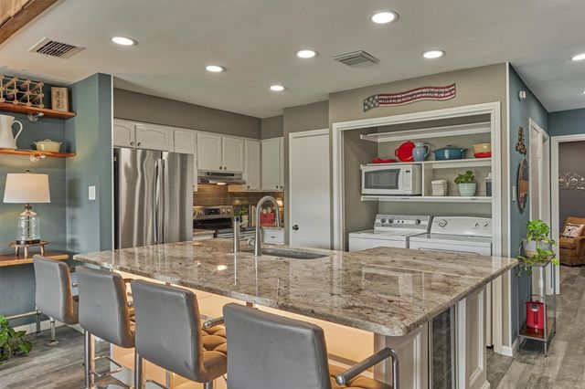 1 April Point Drive S, Montgomery, TX 77356