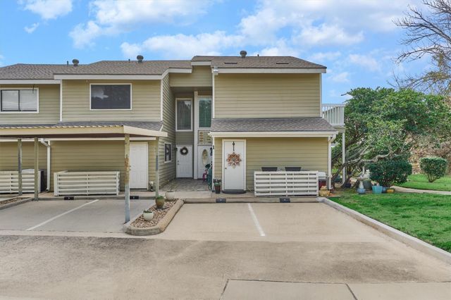 1 April Point Drive S, Montgomery, TX 77356