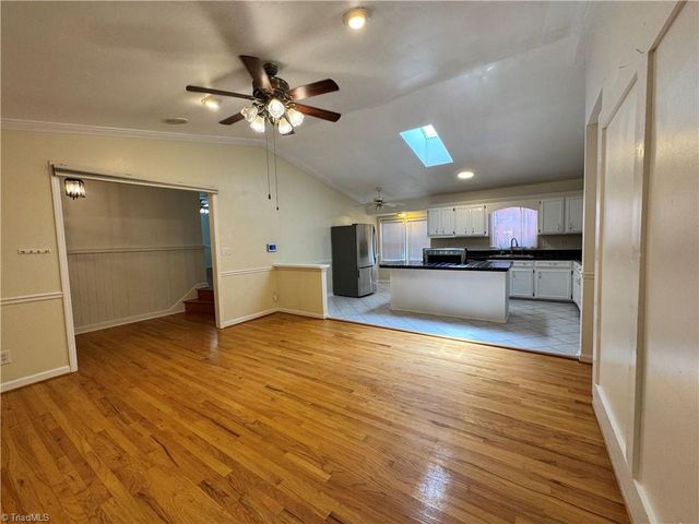 5121 W Wendover Avenue, Jamestown, NC 27282