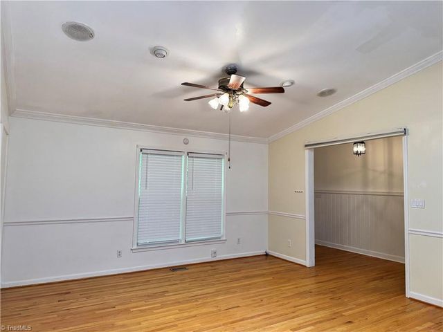 5121 W Wendover Avenue, Jamestown, NC 27282