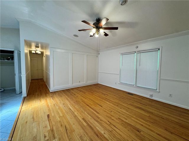 5121 W Wendover Avenue, Jamestown, NC 27282