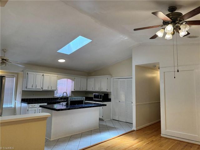 5121 W Wendover Avenue, Jamestown, NC 27282