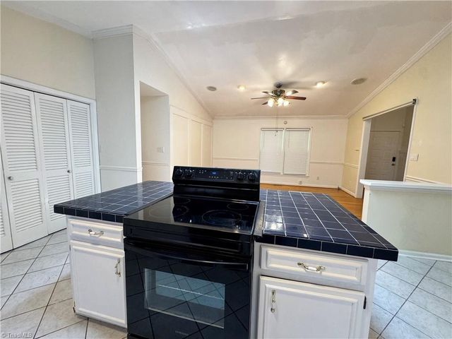 5121 W Wendover Avenue, Jamestown, NC 27282