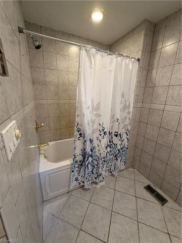 5121 W Wendover Avenue, Jamestown, NC 27282