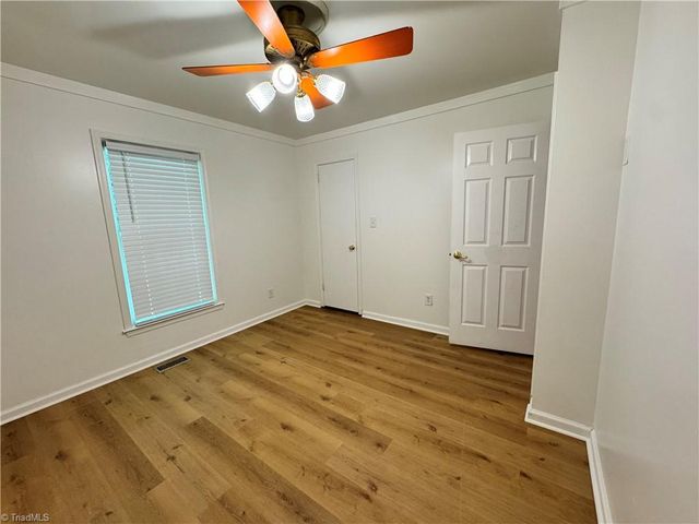 5121 W Wendover Avenue, Jamestown, NC 27282