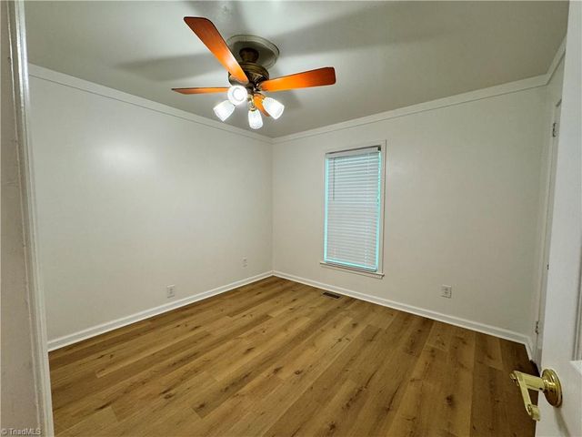 5121 W Wendover Avenue, Jamestown, NC 27282