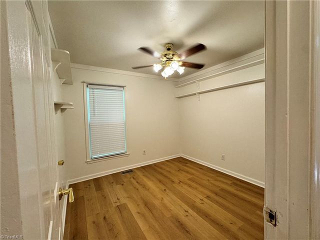 5121 W Wendover Avenue, Jamestown, NC 27282