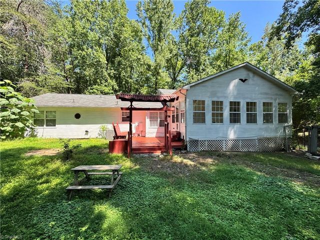 5121 W Wendover Avenue, Jamestown, NC 27282