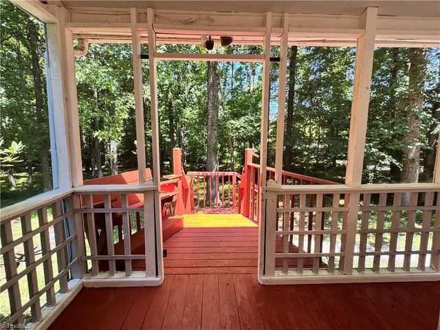 5121 W Wendover Avenue, Jamestown, NC 27282
