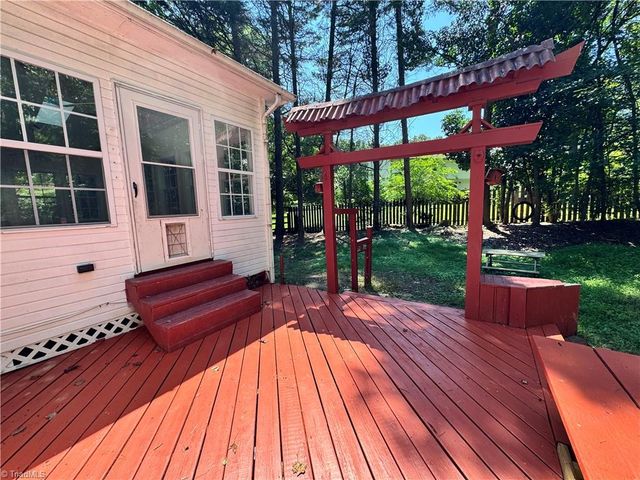 5121 W Wendover Avenue, Jamestown, NC 27282