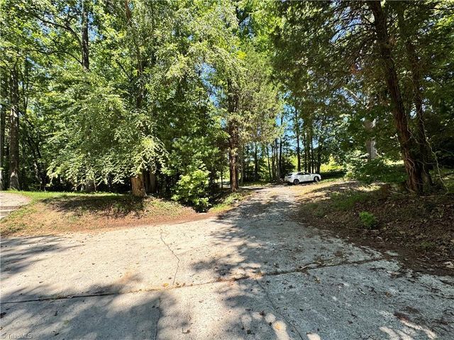 5121 W Wendover Avenue, Jamestown, NC 27282