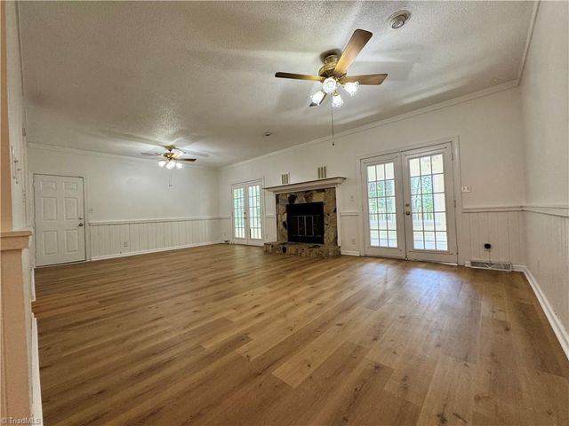 5121 W Wendover Avenue, Jamestown, NC 27282