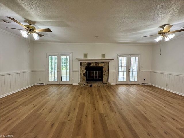 5121 W Wendover Avenue, Jamestown, NC 27282