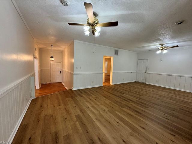 5121 W Wendover Avenue, Jamestown, NC 27282