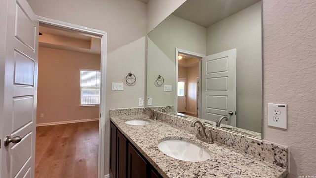438 Emma Dr, New Braunfels, TX 78130