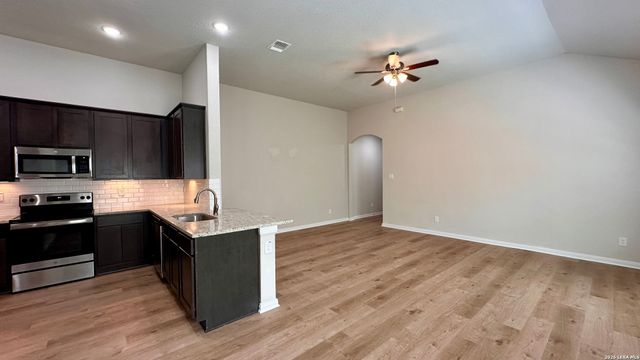 438 Emma Dr, New Braunfels, TX 78130