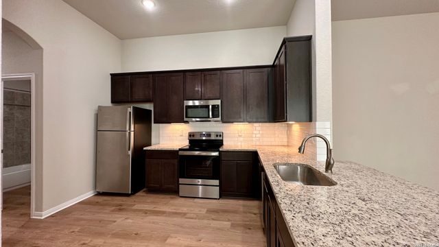 438 Emma Dr, New Braunfels, TX 78130