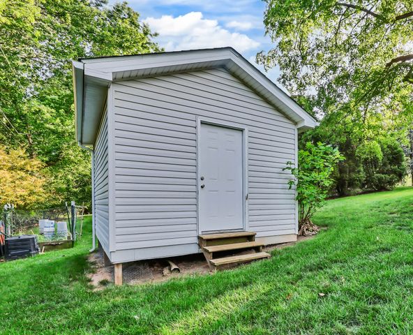 140 E Glenwood Dr, Clarksville, TN 37040